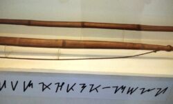 Bow inscribed with Hanunoo Bow inscribed with Hanunoo