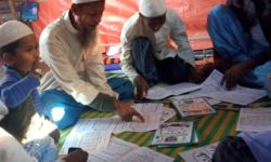 Teaching Hanifi Rohingya. Photo courtesy of Mohammad Noor. Teaching Hanifi Rohingya